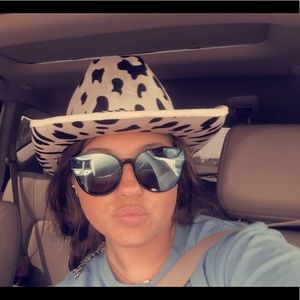 Meet your Posher, Olivia